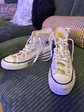 Converse White High-Top Canvas Sneakers with Bows Size 7.5